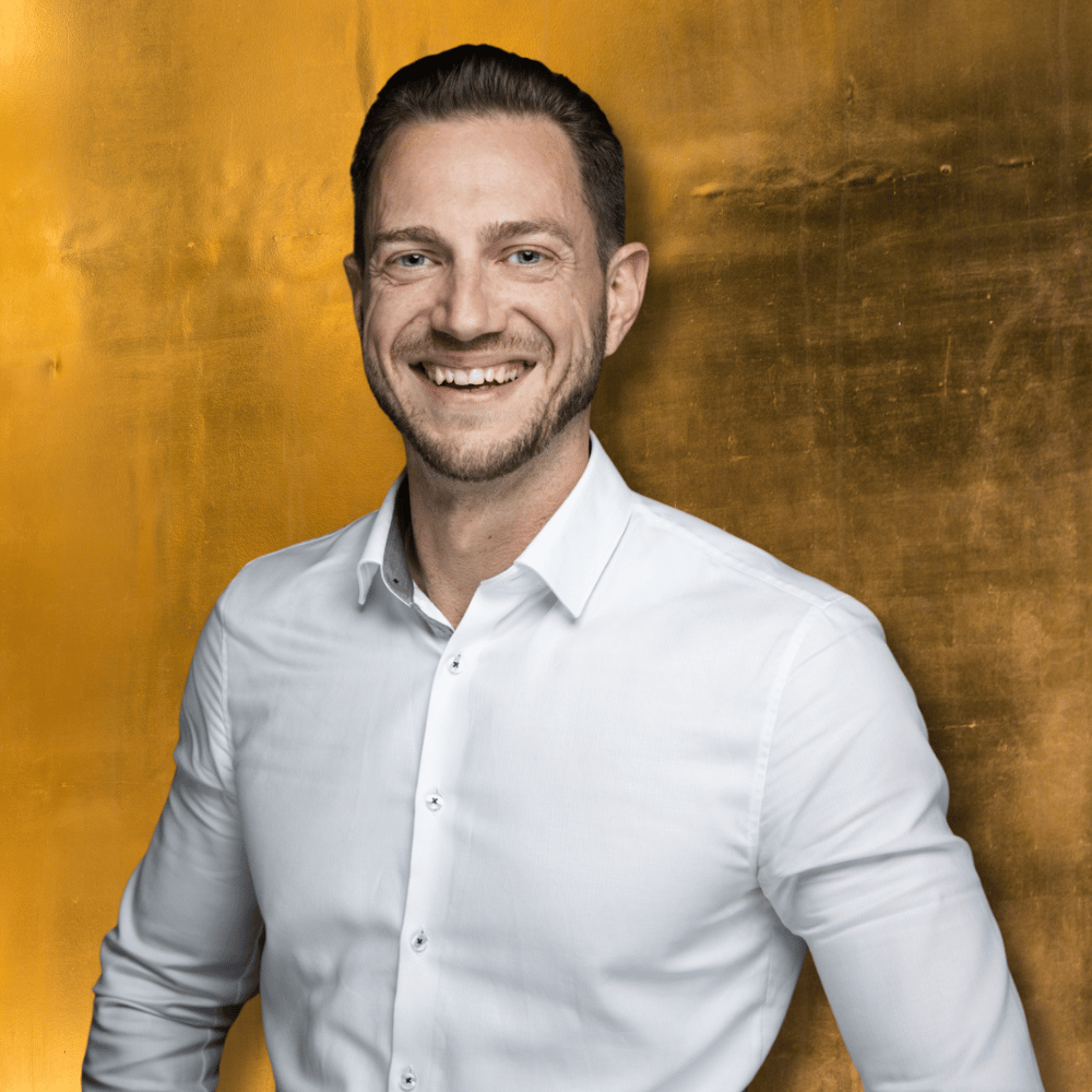 René Renk goldener Hintergrund